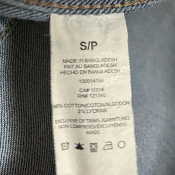 Dynamite Fitted Jean Jacket Distressed Lightwash🌸🩵 - Picture 11 of 11